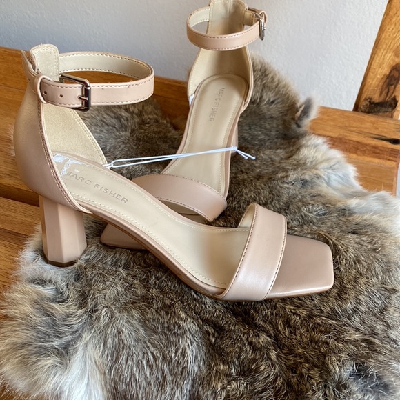 ❤️Cute, On Trend Square Toe Ankle Strap Geometric Block Heeled Dress Sandals - Picture 4 of 11